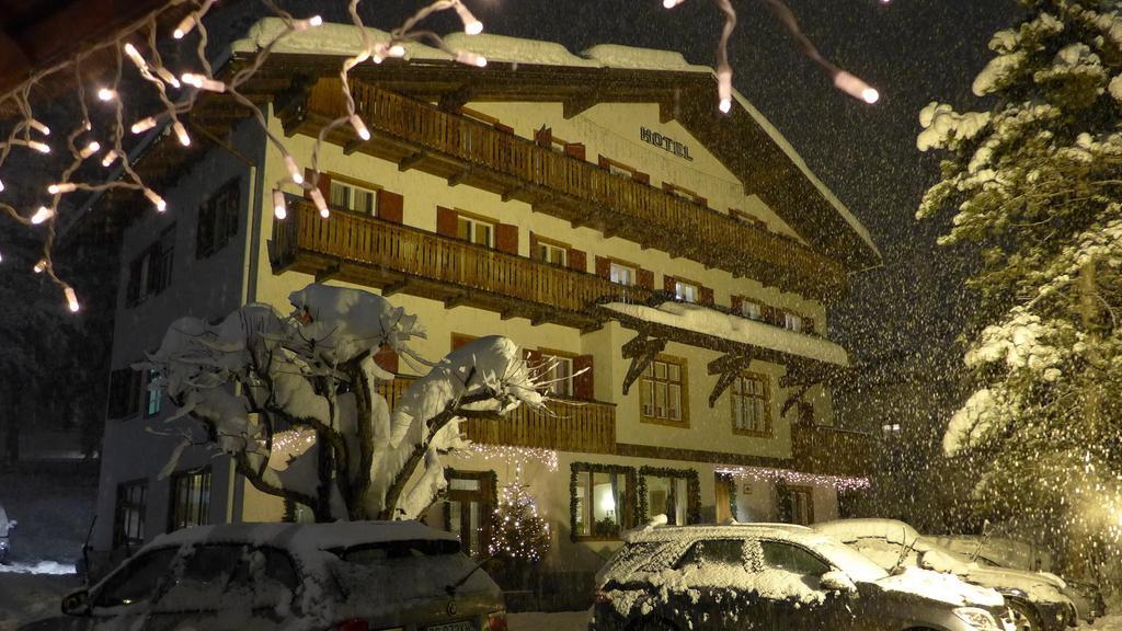 Hotel Bellaria - קורטינה ד'אמפזו מראה חיצוני תמונה